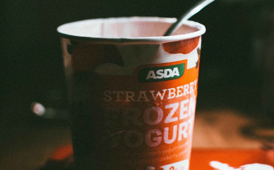 Porqué guardar comida en envases de yogurt podría causar cáncer, alerta Profeco